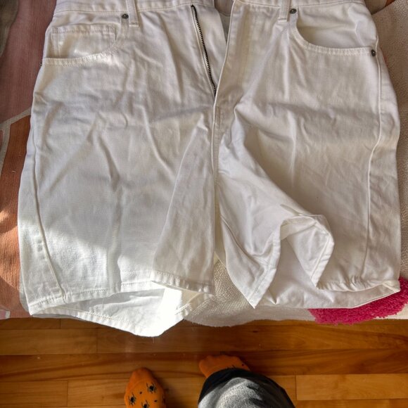 UNIQLO Jeans short en denim blanc / UNIQLO white denim jean shorts - Picture 3 of 3